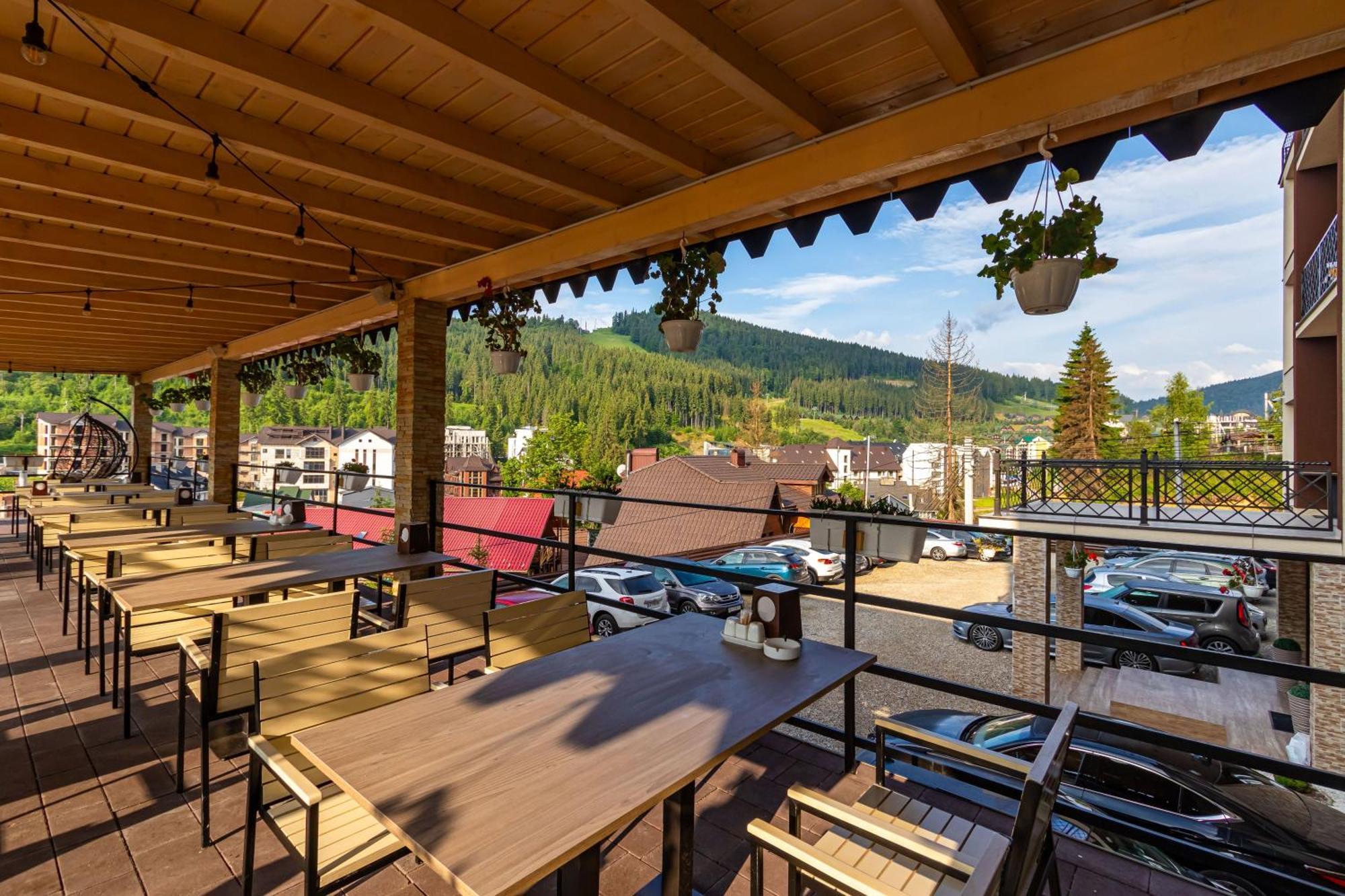 Gold Palace Wellness & Spa Bukovel Bagian luar foto