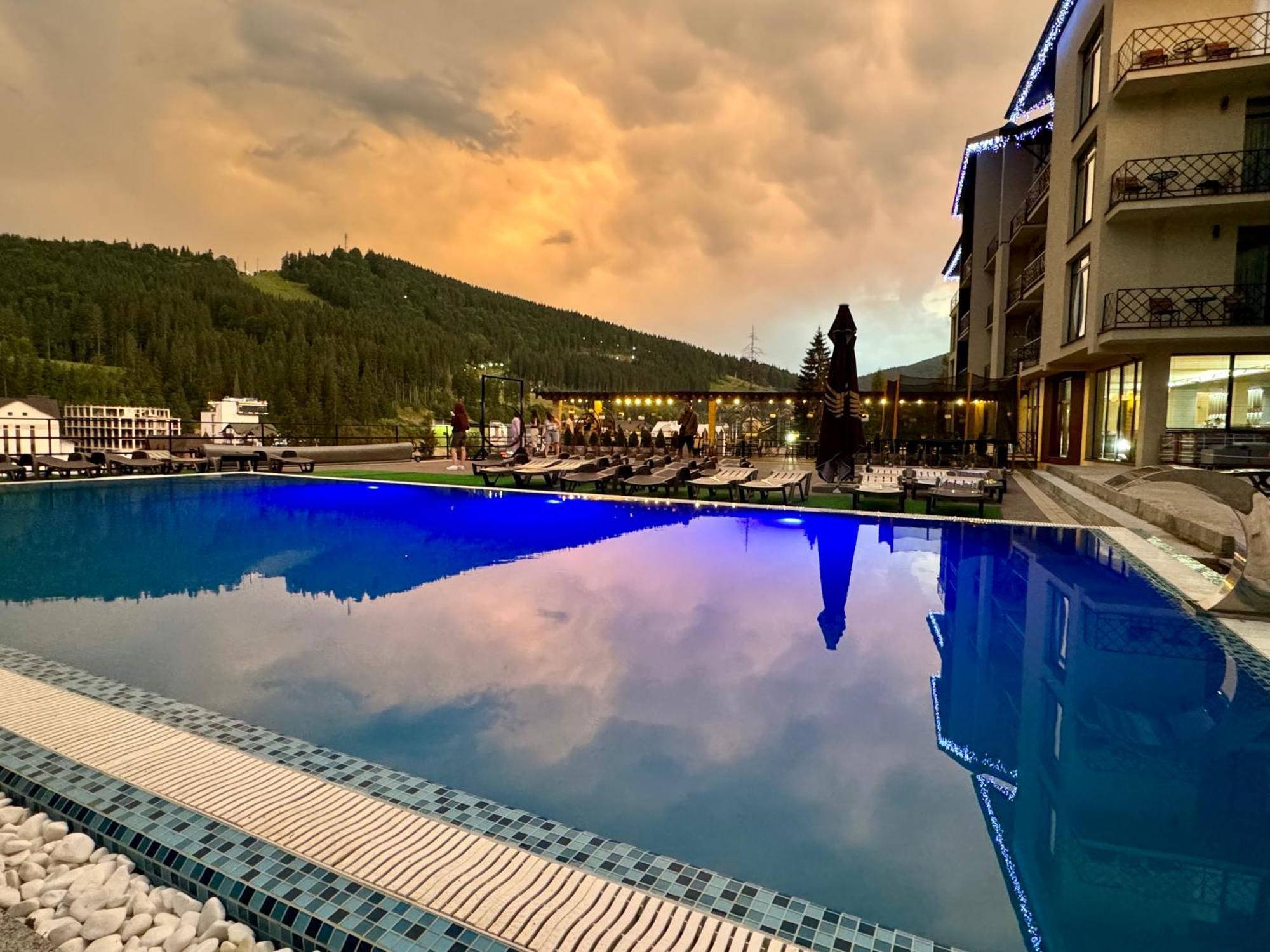 Gold Palace Wellness & Spa Bukovel Bagian luar foto