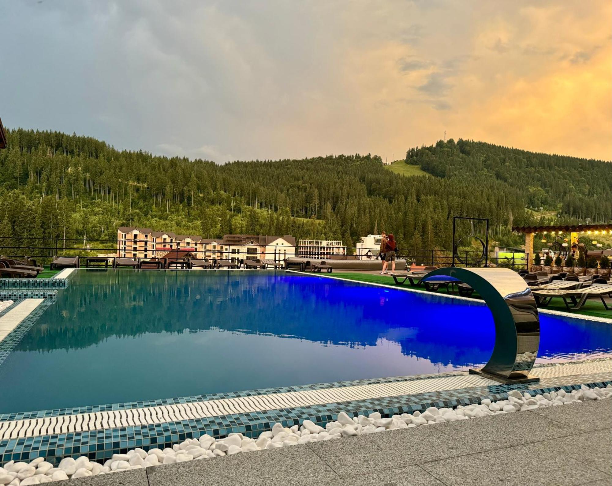 Gold Palace Wellness & Spa Bukovel Bagian luar foto