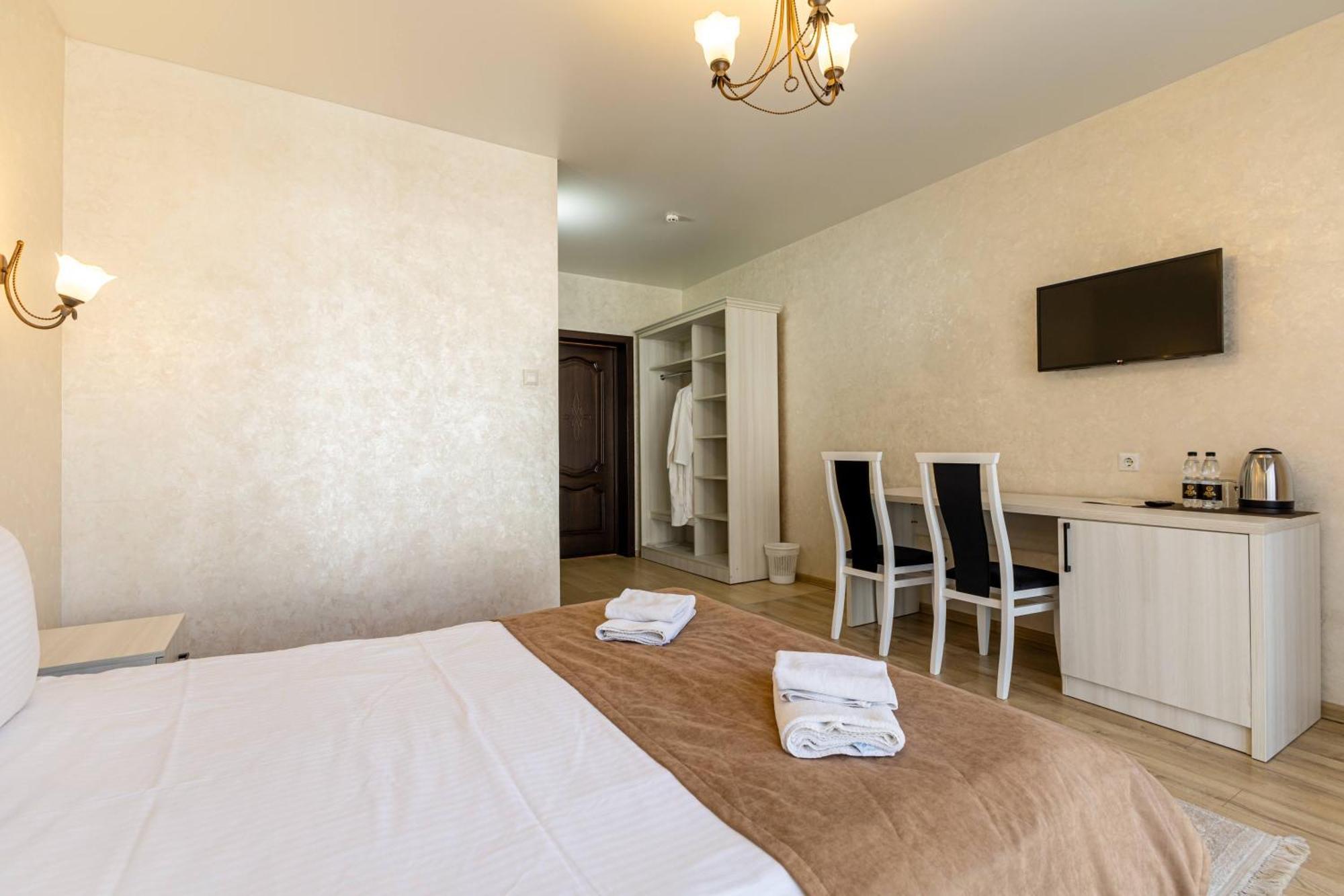 Gold Palace Wellness & Spa Bukovel Bagian luar foto